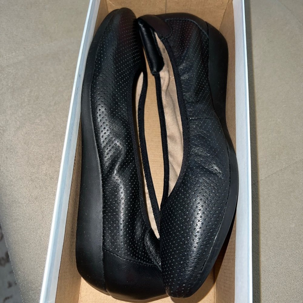 Soul Naturalizer Women's 8M Vicki Ballet Flats Black Perf Leather Padded Footbed